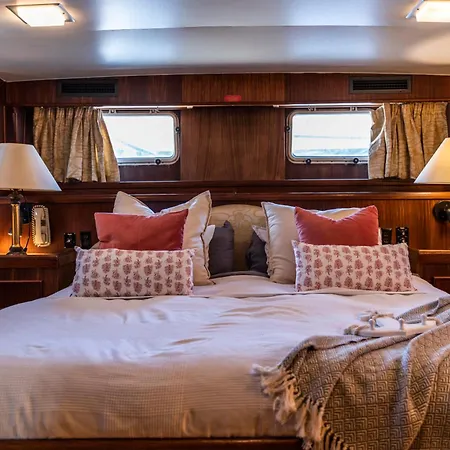 Yacht Our Alissa Botel Valência