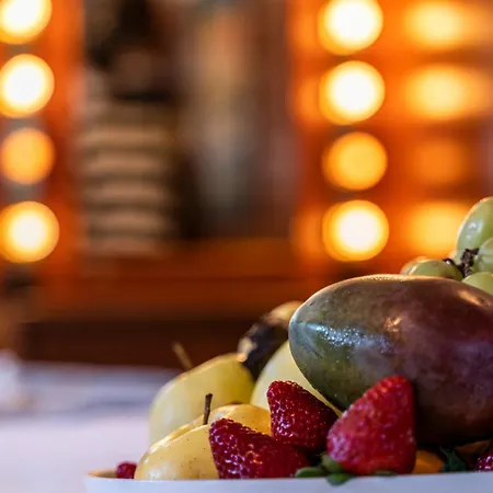 Botel Yacht Our Alissa Valência