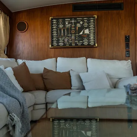 Botel Yacht Our Alissa Valência