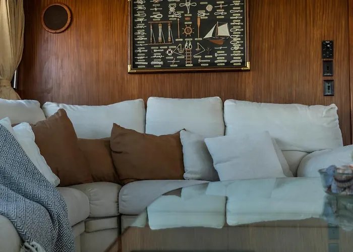 Botel Yacht Our Alissa Valencia